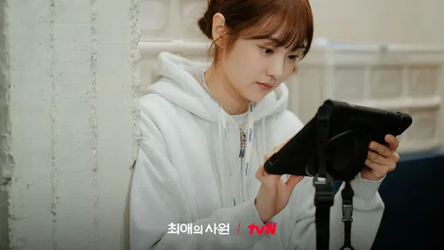 Kim Hye Jun sebagai Nam Da Reum dalam drakor My Bias, My Boss. (dok tvN via Soompi)