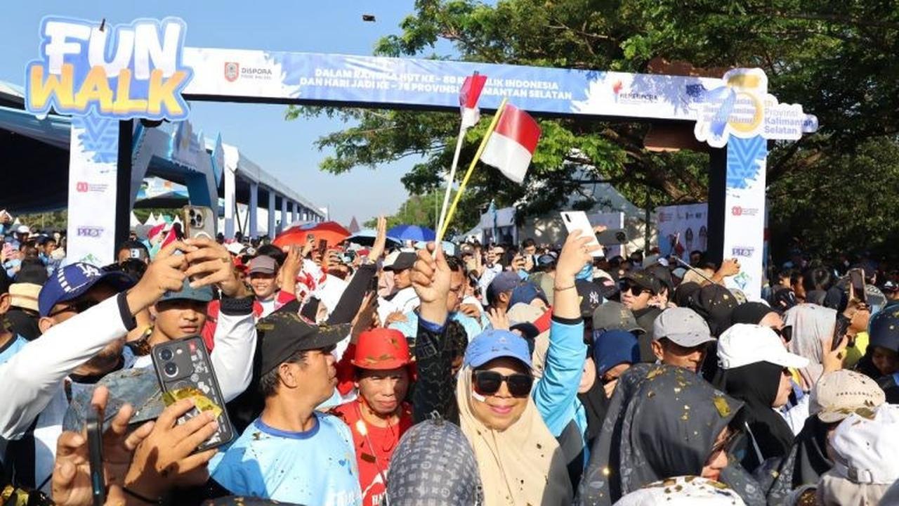 Ribuan Warga Meriahkan Fun Walk Harjad ke-75 Kalsel dan HUT ke-80 RI