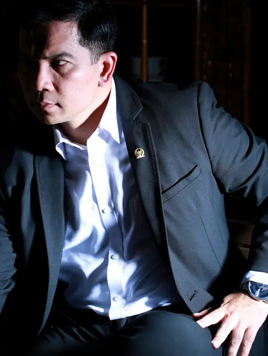 Di tengah kesibukannya Krisna Mukti berdoa semoga diberi jodoh wanita solehah.(Fathan Rangkuti/bintang.com)