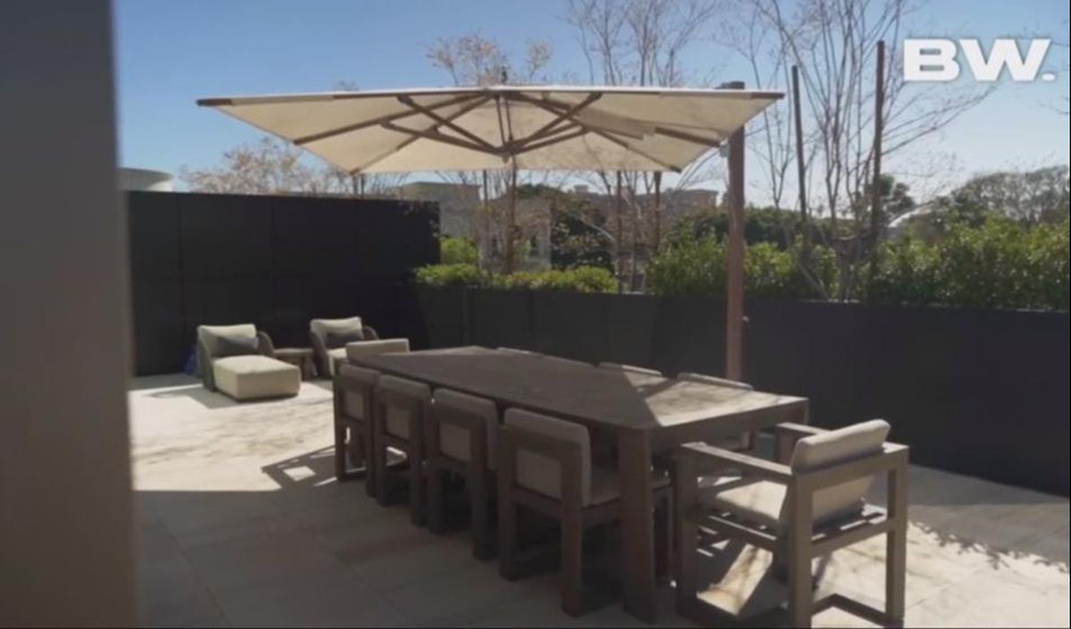 <b>Bagian Outdoor</b>