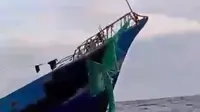 Detik-Detik KM Anaia Tenggelam Dihantam Ombak di Laut Sitaro