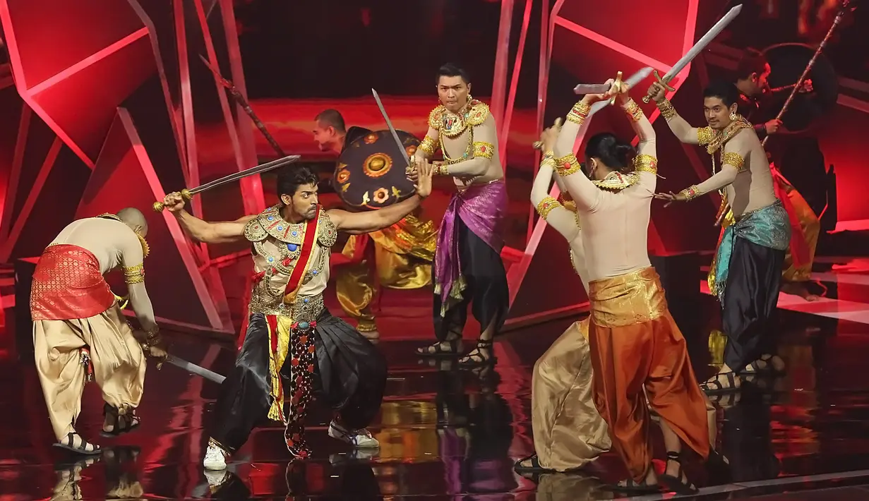 Pertempuran rasa terus diracik menjadi tontonan menarik, antara peperanga kerajaan dan roman percintaan Chandra dan Nandini dengan dialog-dialog kasmaran ala Dilan. (Bambang E.Ros/Bintang.com)