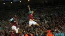 Manchester United menelan kekalahan 2-3 dari West Ham United dalam laga pekan ke-35 Premier League di Boleyn Ground, Rabu (11/5/2016) dini hari WIB. Winston Reid menjadi penentu kemenangan West Ham. (Action Images via Reuters/John Sibley)