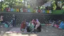 Suasana di Taman Margasatwa Semarang, Sabtu (16/6). Menurut pengelola, 10 ribu pengunjung diperkirakan datang dan berlibur di tempat ini dengan menikmati berbagai wahana yang ada. (Liputan6.com/Gholib)