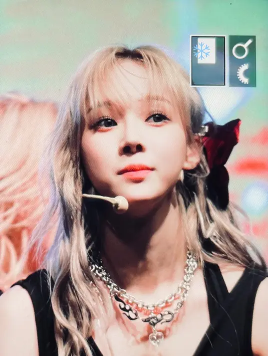 Saat rambutnya dibiarkan tergerai, fans mendapati sisi lebih dewasa muncul dari Winter. (Twitter @girlgrouparea)