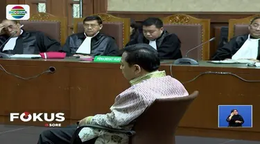 Jaksa juga menuntut mantan Ketua DPR tersebut dengan membayar denda Rp 1 miliar subsider 6 bulan kurungan.