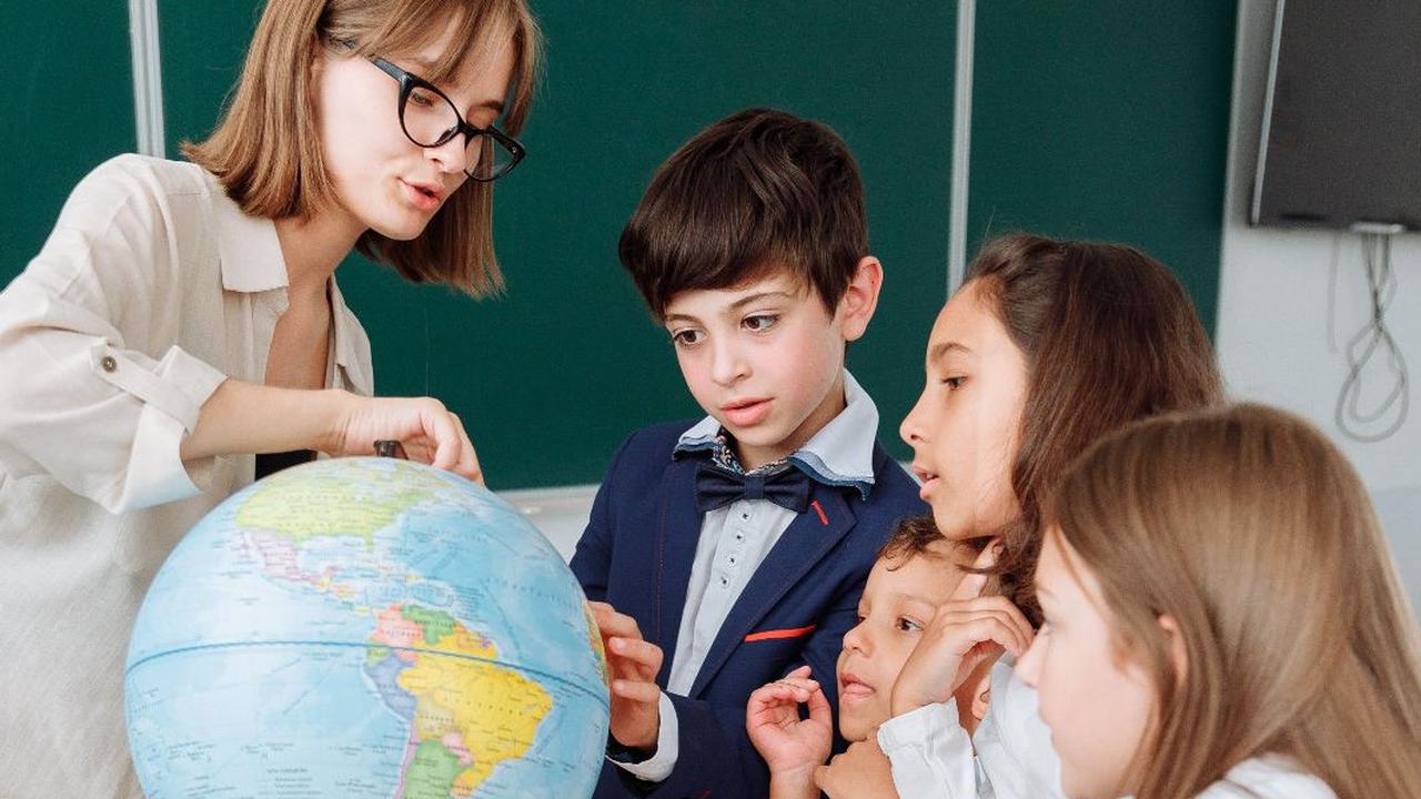 75 Kata Kata Perpisahan Sekolah untuk Guru yang Menyentuh Hati