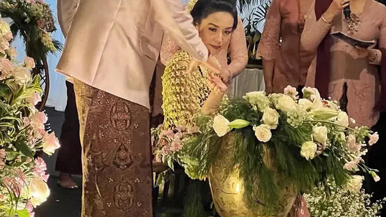 6 Potret Tujuh Bulanan Kehamilan Pertama Velove Vexia dengan Adat Jawa Dibalut Kebaya Pink hingga Wajah Suaminya Terungkap