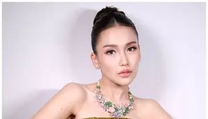 Potret Cantik Ayu Ting Ting Pakai Gaun Emas, Komentar Kevin Gusnadi Bikin Salfok