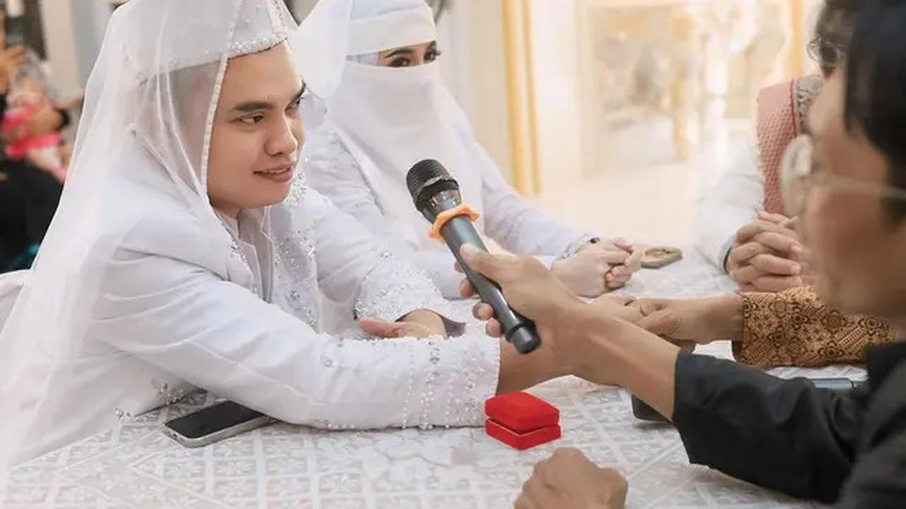 Rujuk Usai 6 Bulan Cerai, 8 Potret Dodhy Kangen Band dan Ayu Rizki Nikah Lagi