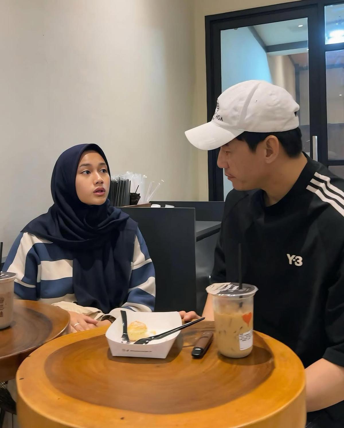 7 Potret Ifan Seventeen Bersama Anak Perempuannya, Suapi Sang Putri - Antar ke Bandara Mau Balik Pesantren