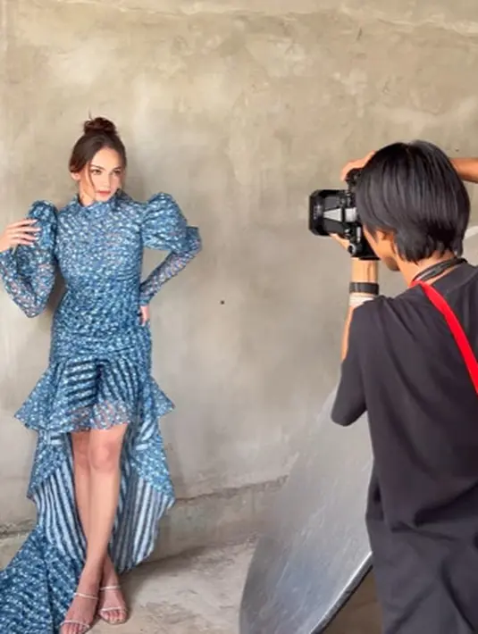 <p>Rambut Enzy Storia kali ini ditata dengan french bun yang ikonik [@dikhadheansa]</p>