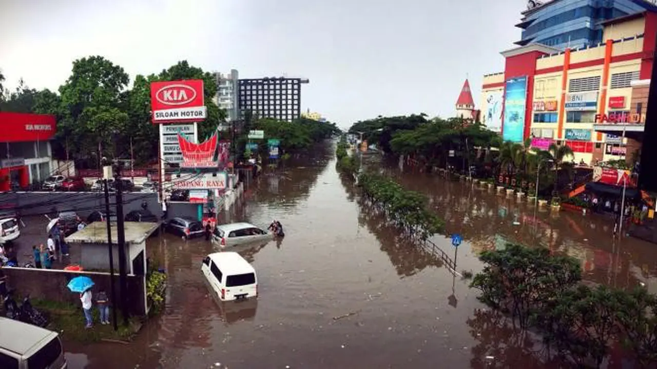 Top 3: Banjir 1 Meter Rendam Pasteur Bandung