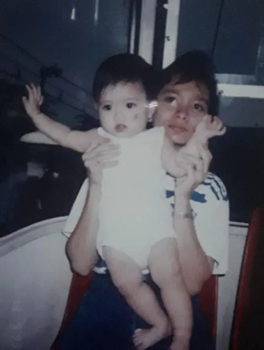 [Instagram/nathalieholscher]