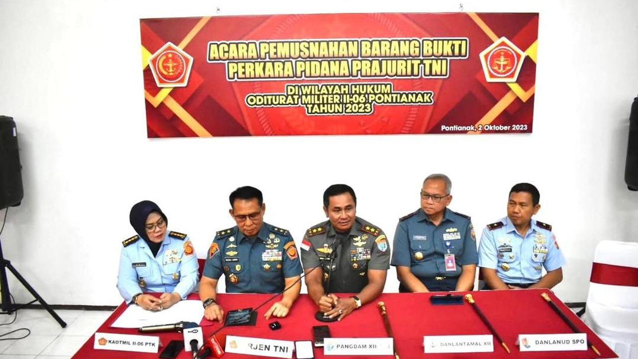 Sementara itu, Mayjen TNI Iwan Setiawan menyampaikan agar masyarakat tidak perlu meragukan TNI. <br>