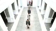 Model menampilkan kreasi busana Link Unique dalam pertunjukan langsung secara daring (livestream show) China Fashion Week 2020/2021 AW Collection di Beijing, 3 Mei 2020. Kreasi Dejin dan Link Unique ditampilkan via livestreaming tanpa penonton di lokasi karena pandemi COVID-19. (Xinhua/Chen Jianli)
