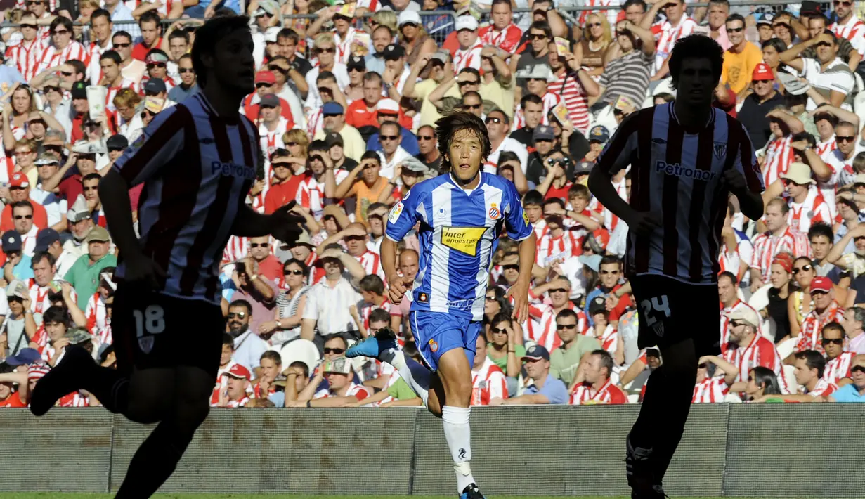Shunsuke Nakamura bergabung dengan Espanyol dan bermain dalam 13 laga di La Liga tanpa sekalipun mencetak gol. (AFP/A. Arrizurieta) 