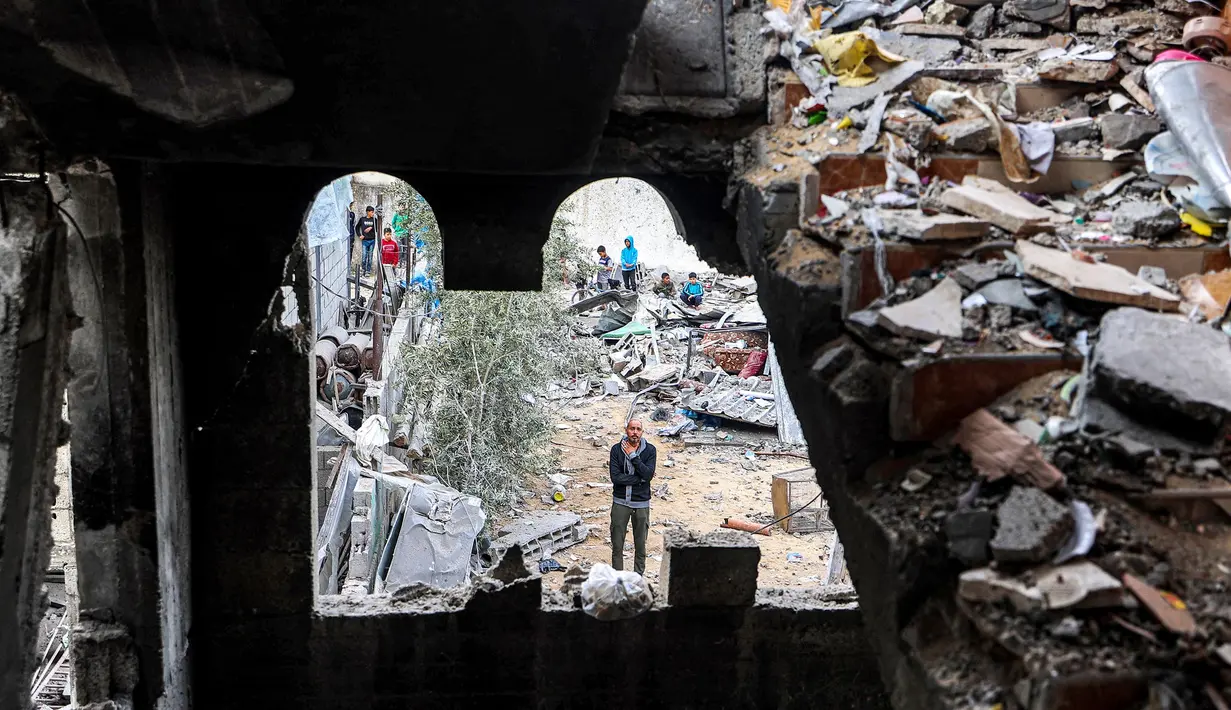 Pada Minggu (6/4/2025), sebuah serangan Israel telah menewaskan puluhan warga sipil Palestina yang sebagian besar perempuan dan anak-anak. (Eyad BABA/AFP)
