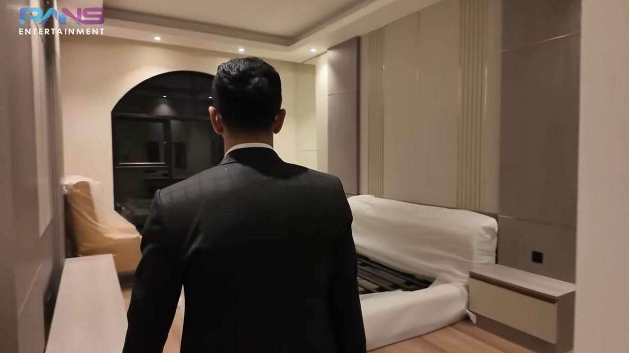5 Potret Rumah Baru Raffi Ahmad Full Marmer dengan Sentuhan Kayu, Dibuat Khusus Untuk 'Si Pulen' Baby Lily?
