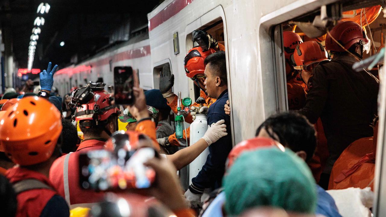 Jumlah Korban Tabrakan Kereta di Stasiun Bekasi Timur Bertambah, 14 Orang Meninggal Dunia dan 84 Lainnya Luka-Luka