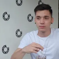 Stefan William menambah daftar selebritis yang memutuskan untuk berbisnis kue.