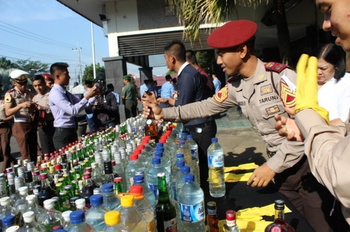 Polres Malang Kota sita 2.778 botol miras jelang Ramadan