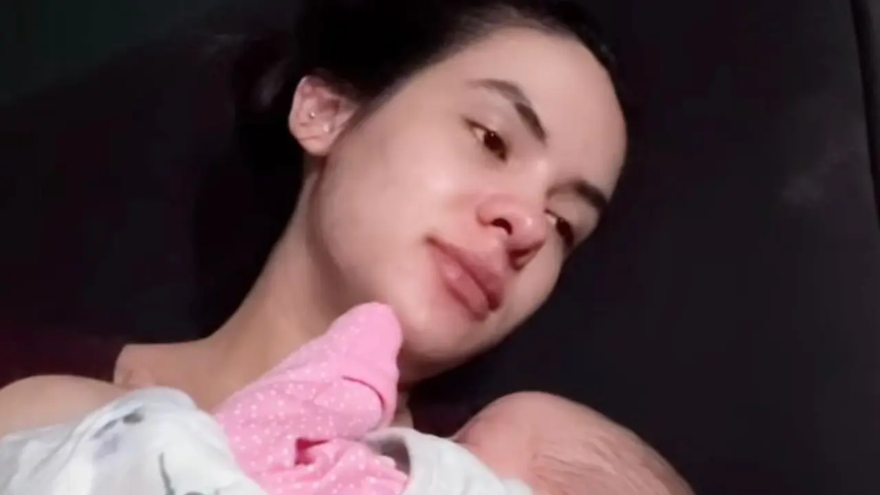 Bare Face Penuh Cinta, Potret Steffi Zamora Nikmati Peran Baru sebagai Ibu