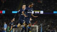 Pemain Chelsea, Raheem Sterling, merayakan gol yang dicetaknya ke gawang Man City dalam laga Premier League di Etihad Stadium, Sabtu (17/2/2024) malam WIB. (AP Photo/Dave Thompson)