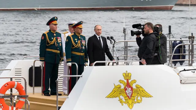 5.000 Pelaut Ikut dalam Pawai Militer di Rusia