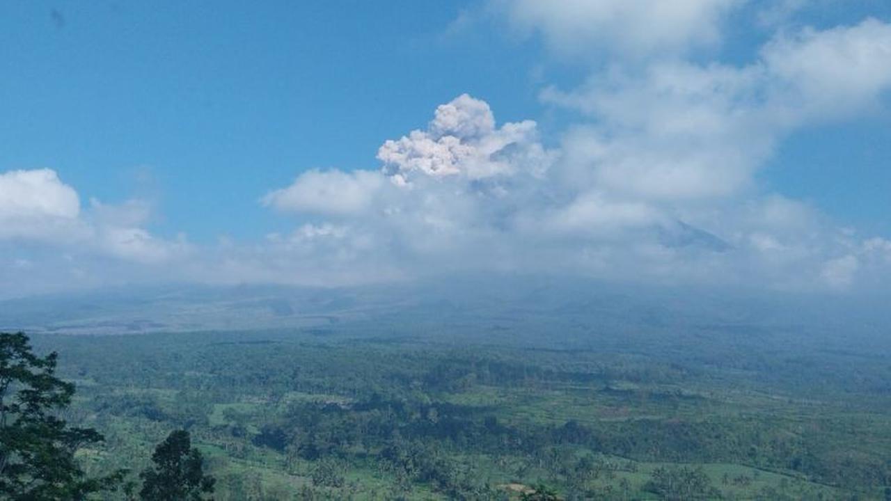 Erupsi Gunung Semeru Disertai Awan Panas Guguran Sejauh 3.500 Meter, Status Siaga