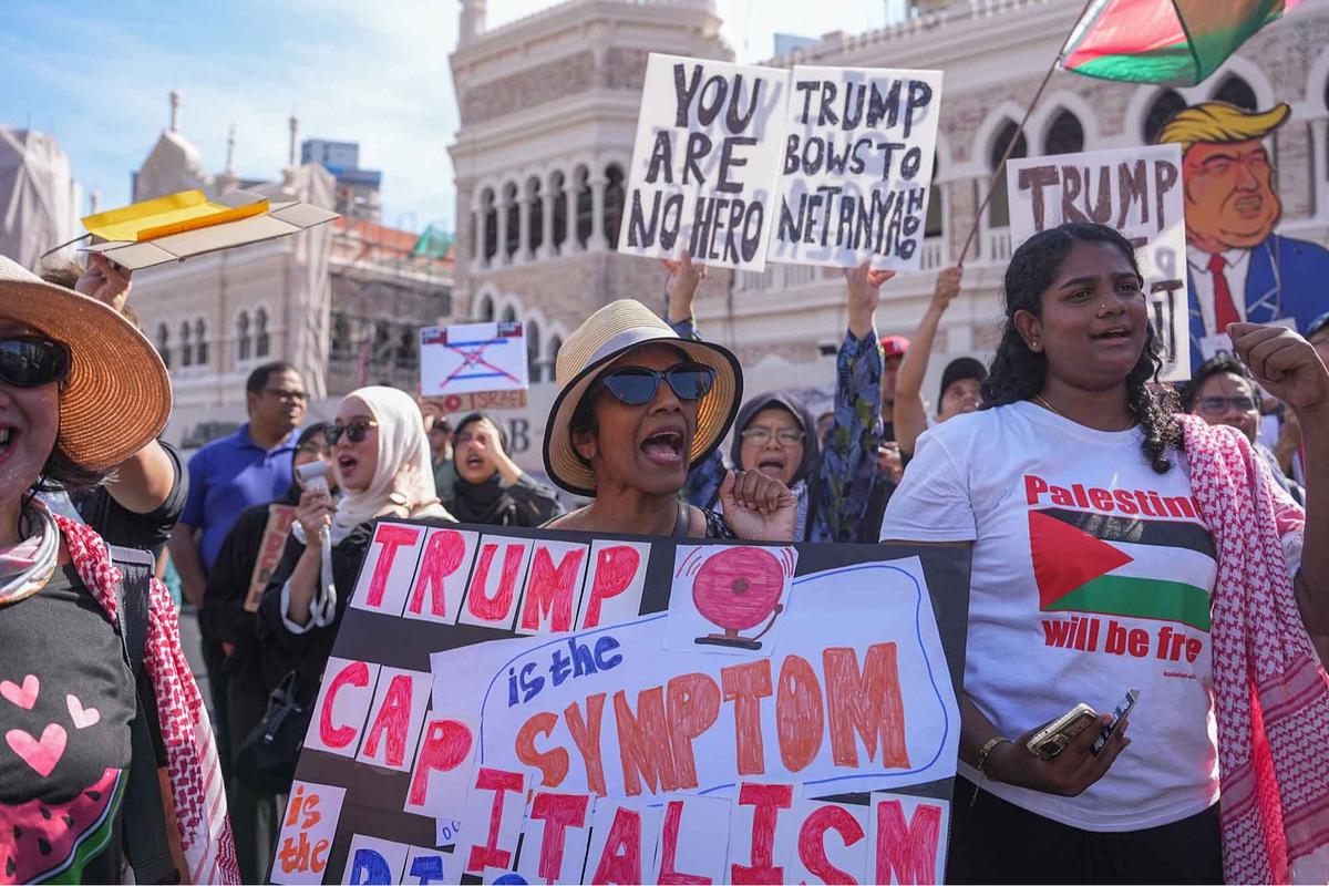 FOTO: Warga Malaysia Serukan Hentikan Agresi di Gaza saat Kunjungan Trump