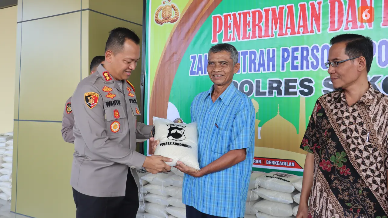 Polres Sukoharjo Salurkan Zakat Langsung ke Masyarakat Sekitar Mako