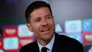 Xabi Alonso mengungkapkan bahwa Real Madrid akan segera memasuki fase baru setelah dirinya resmi diperkenalkan pada Senin (26/5/2025). (Thomas COEX/AFP)