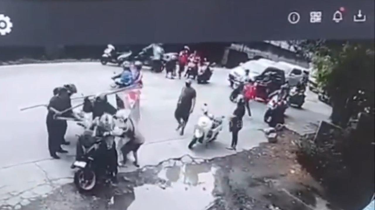 Rouf menambahkan bahwa kejadian serupa juga terjadi di Tambora sekitar satu minggu lalu dengan Parpol yang sama.<br>