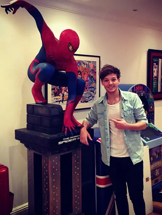 “Dukungan dan kebaikan Eleanor membuat Louis teringat alasan dirinya jatuh cinta dengannya (Eleanor) dan tempat pertama. Kematian ibundanya membuat Louis mengevaluasi banyak hal dalam hidupnya,” ucap sumber. (Instagram/louistomlinson)