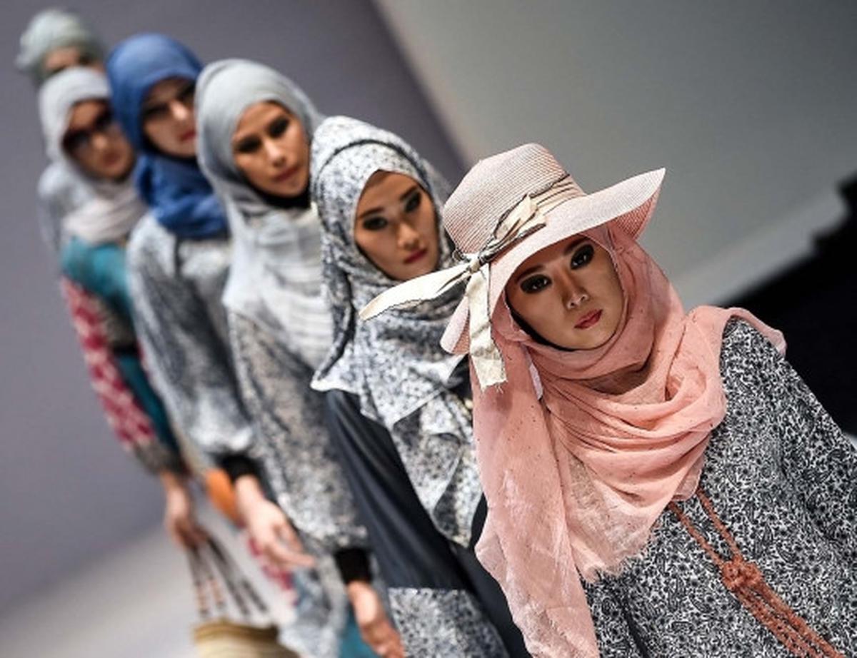 Keanggunan model berhijab di Islamic Fashion Festival