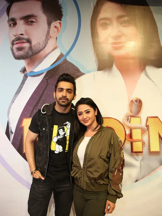 Depe mengakui bahwa membangun chemistry dengan satu bahasa saja ada kesulitan apalahi dengan dua bahasa. Namun hal itu malah yang dijadikan untuk terus menunjukkan kemampuannya. (Bambang E. Ros/Bintang.com)