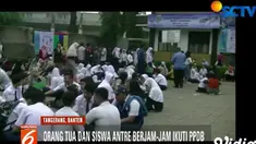 Para orangtua dan calon siswa pun mengeluh karena pihak sekolah hanya membuka satu loket pendaftaran dan verifikasi data.