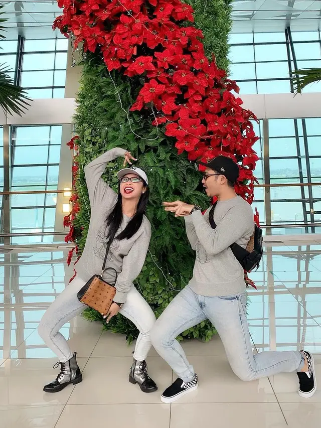 Dewi Perssik dan Angga Wijaya