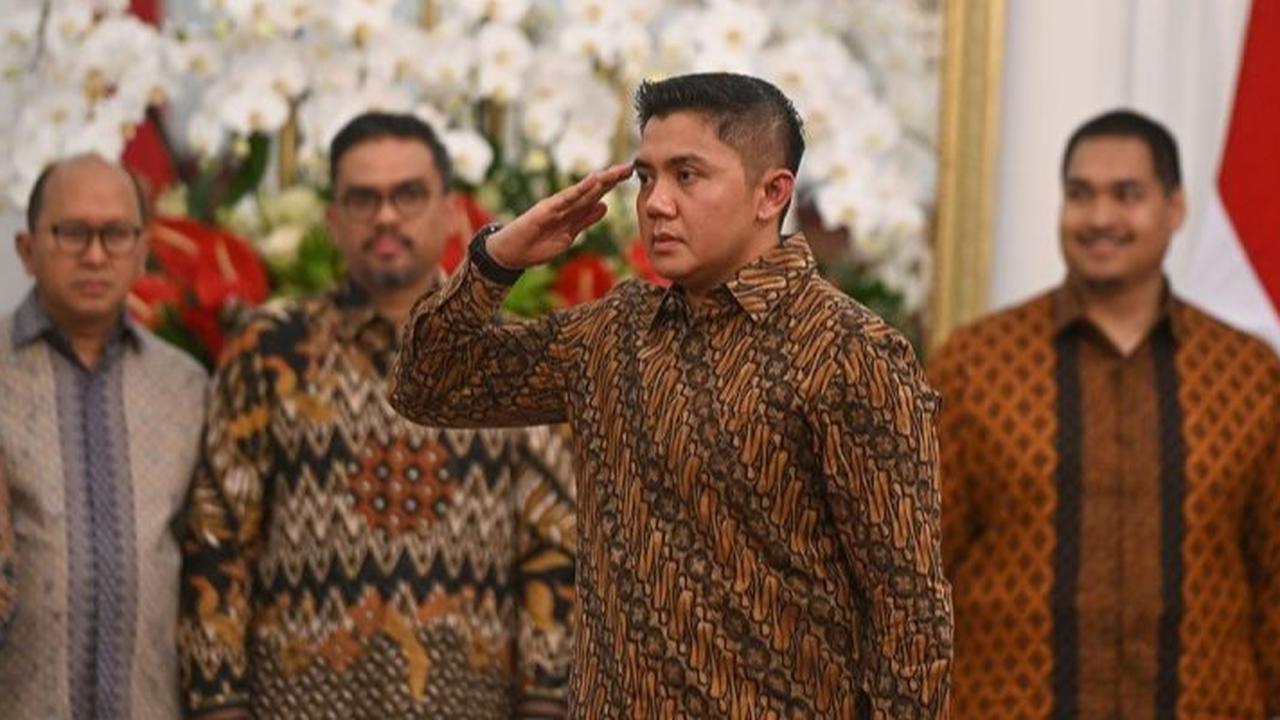 VIDEO: Cie Cie Seskab Letkol Teddy Tersipu Dipuji Anak Buah Sosok Humble & Profesional