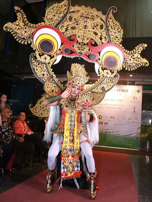 Anindya akan memamerkan sejumlah busana saat proses Miss Universe 2015 berlangsung. Busana national costume karya Dynand Fariz dengan tema Mythical Eyes on Barong akan membalut tubuhnya di panggung Miss Universe. (Galih W. Satria/Bintang.com)