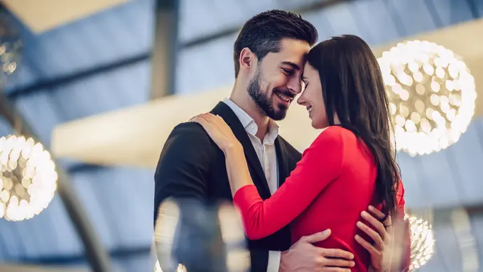 pasangan cinta bahagia