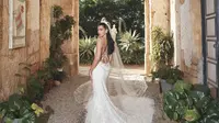 Detail Gaun Pengantin Dua Lipa dari Chanel yang Dikerjakan Hampir 5 Ribu Jam