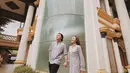 Acara lamaran tersebut dihadiri sekitar 200 tamu undangan yang merupakan keluarga dan kerabat dekat kedua belah pihak. (Instagram/rizkyfbian)