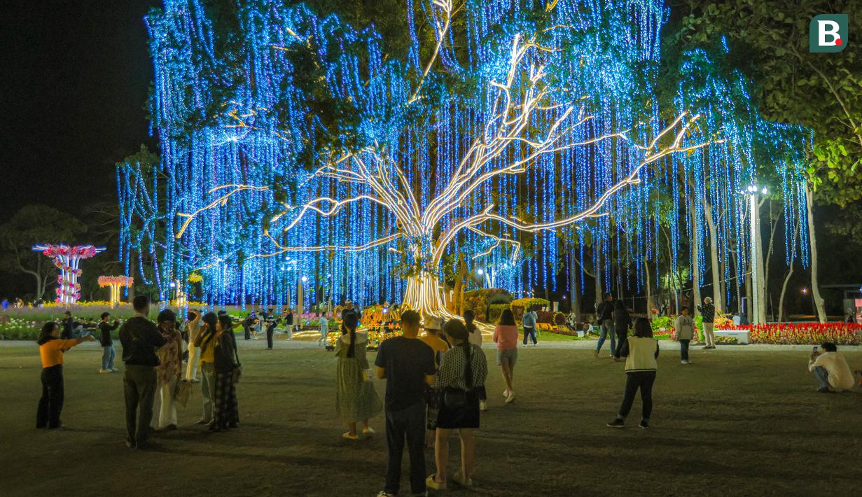 Salah satu spot yang indah karya seni hortikultura khas Thailand yang bertempat di Charming Chiang Mai Flower Festival pada Kamis (11/12/2025). (Bola.com/Bagaskara Lazuardi)