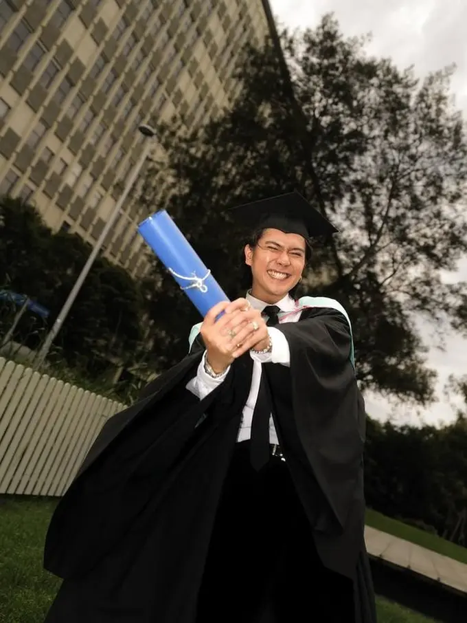 Iqbaal Ramadhan pamer kelulusan dari universitas terbaik di Australia, pamer wajah bahagia dengan toga