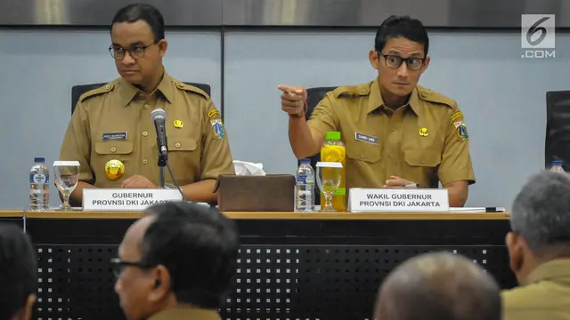 Hari Pertama Anies Baswedan dan Sandiaga Uno Berkantor di Balai Kota