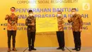 Bank BTN memberikan bantuan CSR berupa pembangunan kubah Masjid Al-Ikhlas di Kantor Kementerian Agama Kota Pematang Siantar dan mobil box yang bisa digunakan untuk pelayanan ibadah bagi umat kristiani di desa-desa kepada Institut Agama Kristen Negeri (IAKN). (Liputan6.com/HO/BTN)