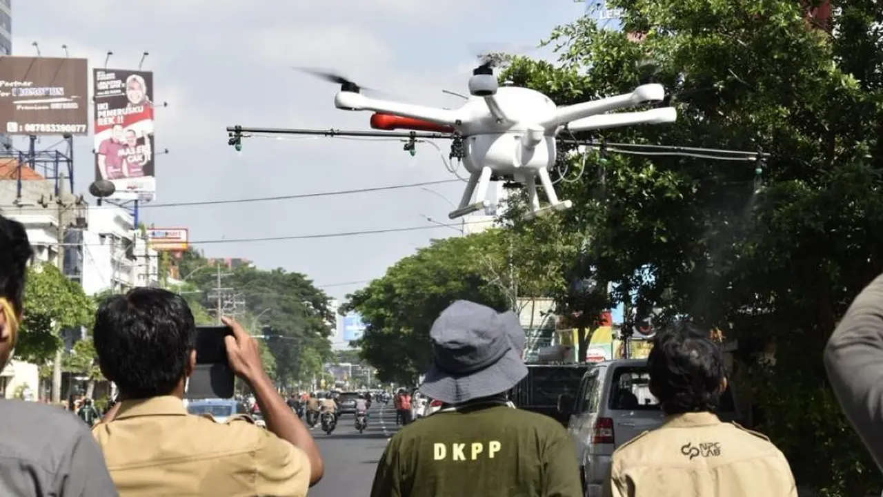 Potret Drone yang digunakan untuk menyemprot disinfektan