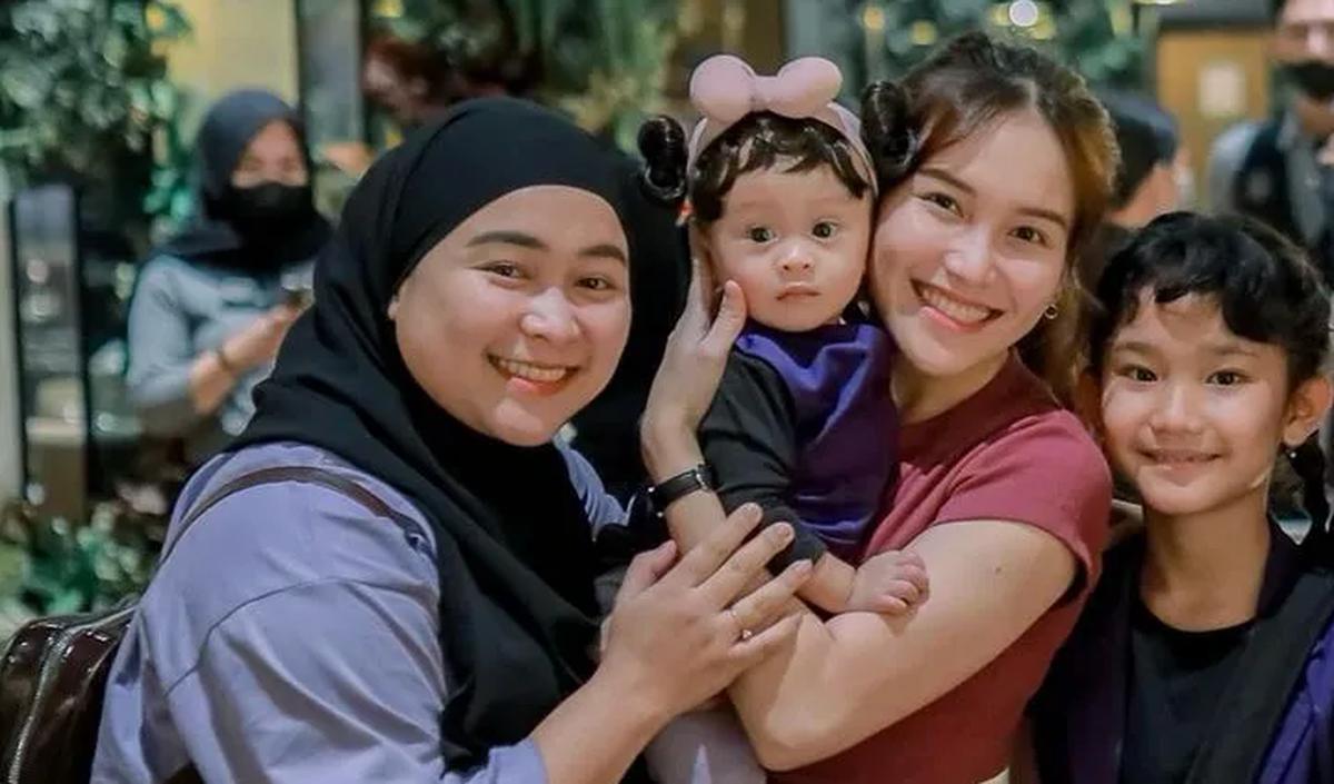 Penampilan cucu Umi Kalsum, Bilqis bikin salfok.<br>